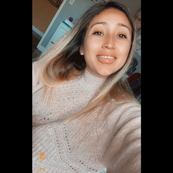 Meet your Posher, Elena - Picture 2 of 3